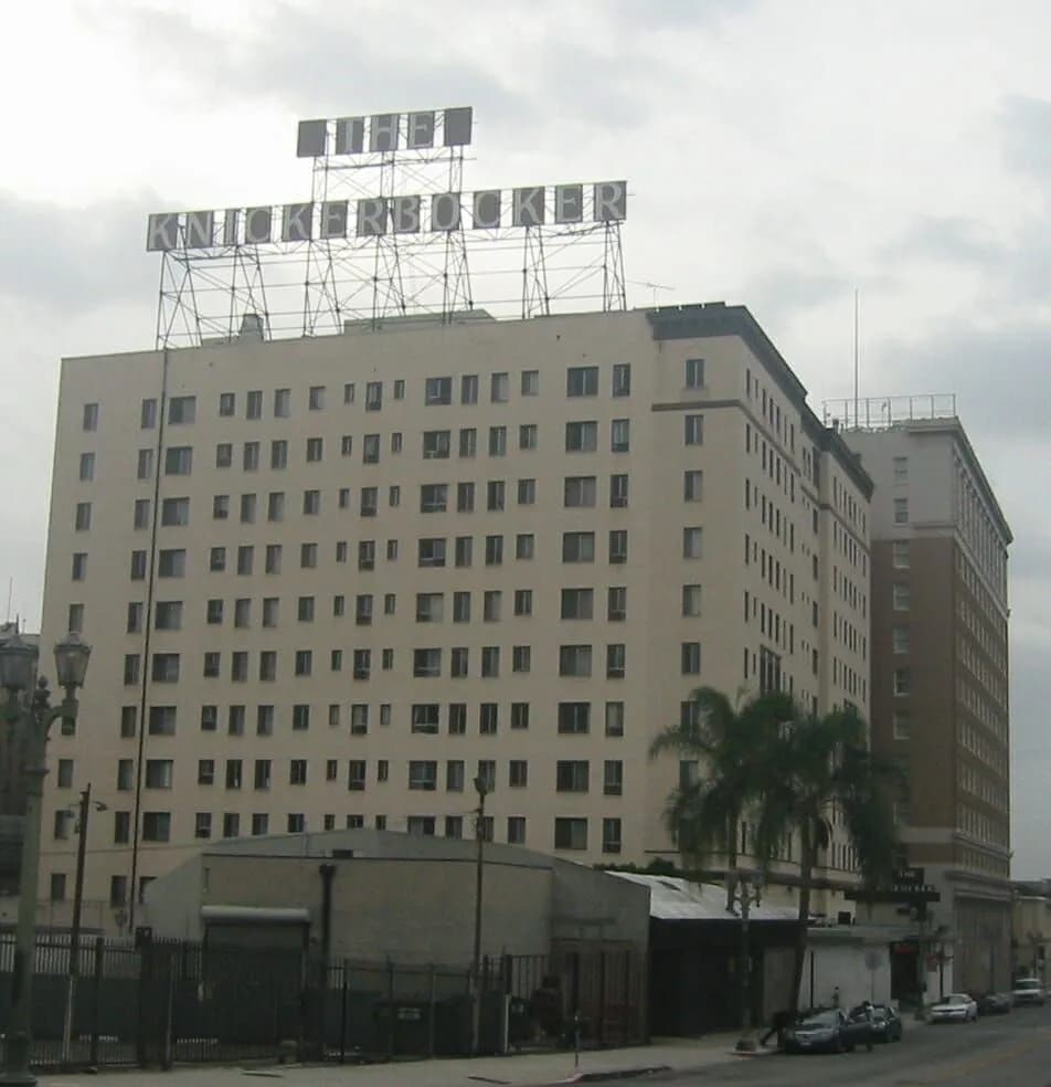 A large white building with a sign on top that says ' a & r '