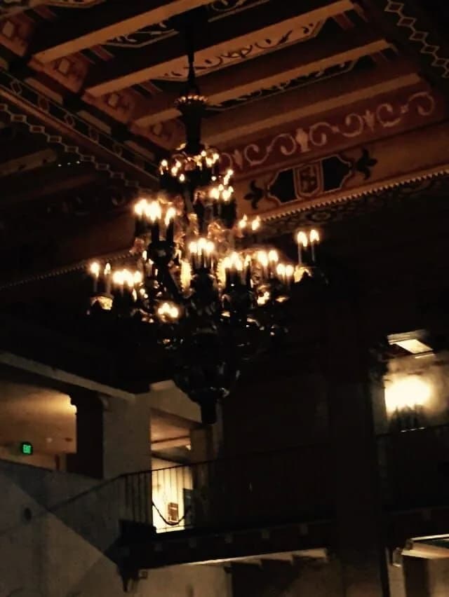 Los Angeles Ghost Tour Haunted Hollywood Roosevelt Chandelier