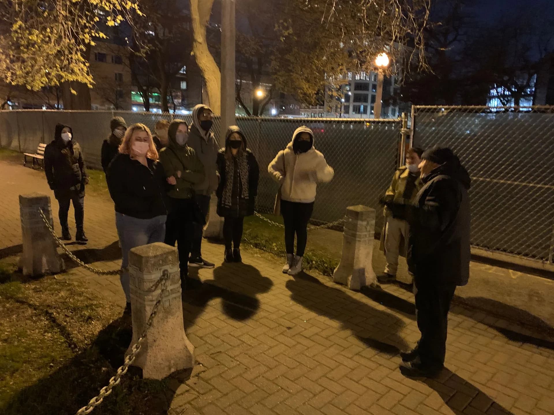 Visitors looking for ghosts in Chicago's Lincoln Park