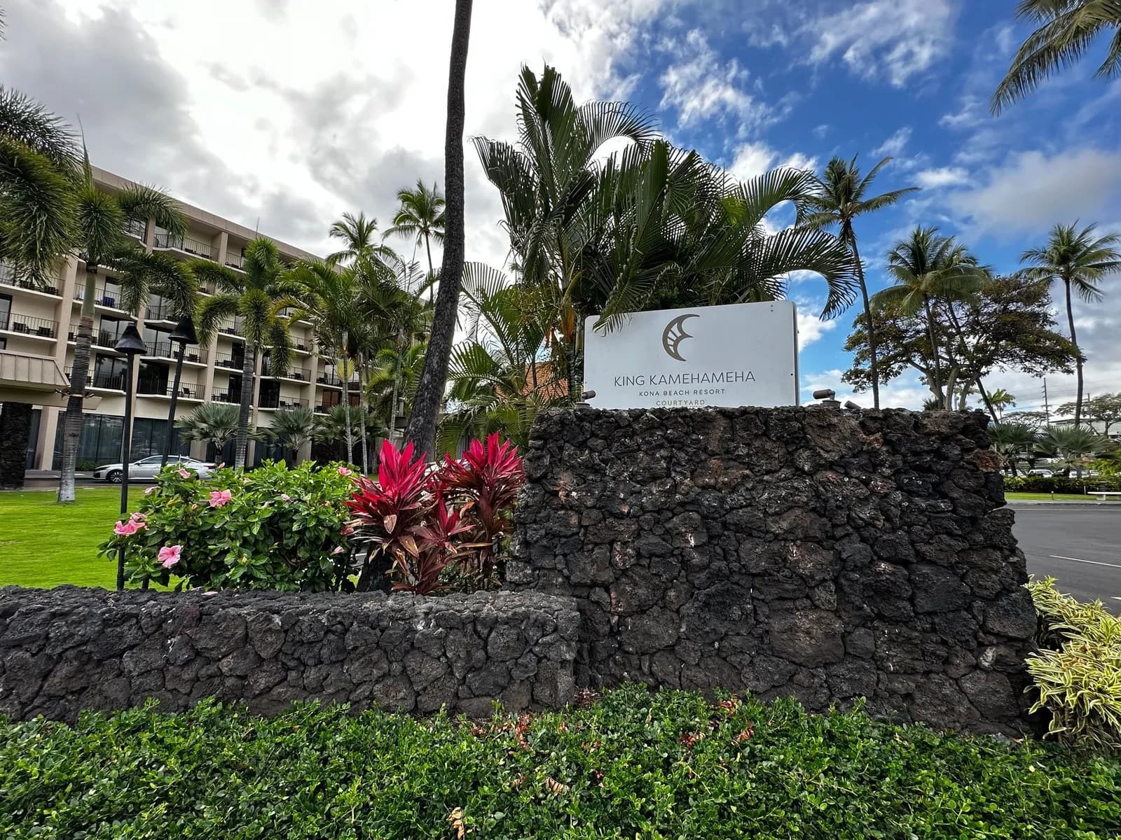 A stone wall with a sign that says ' ipl ' on it
