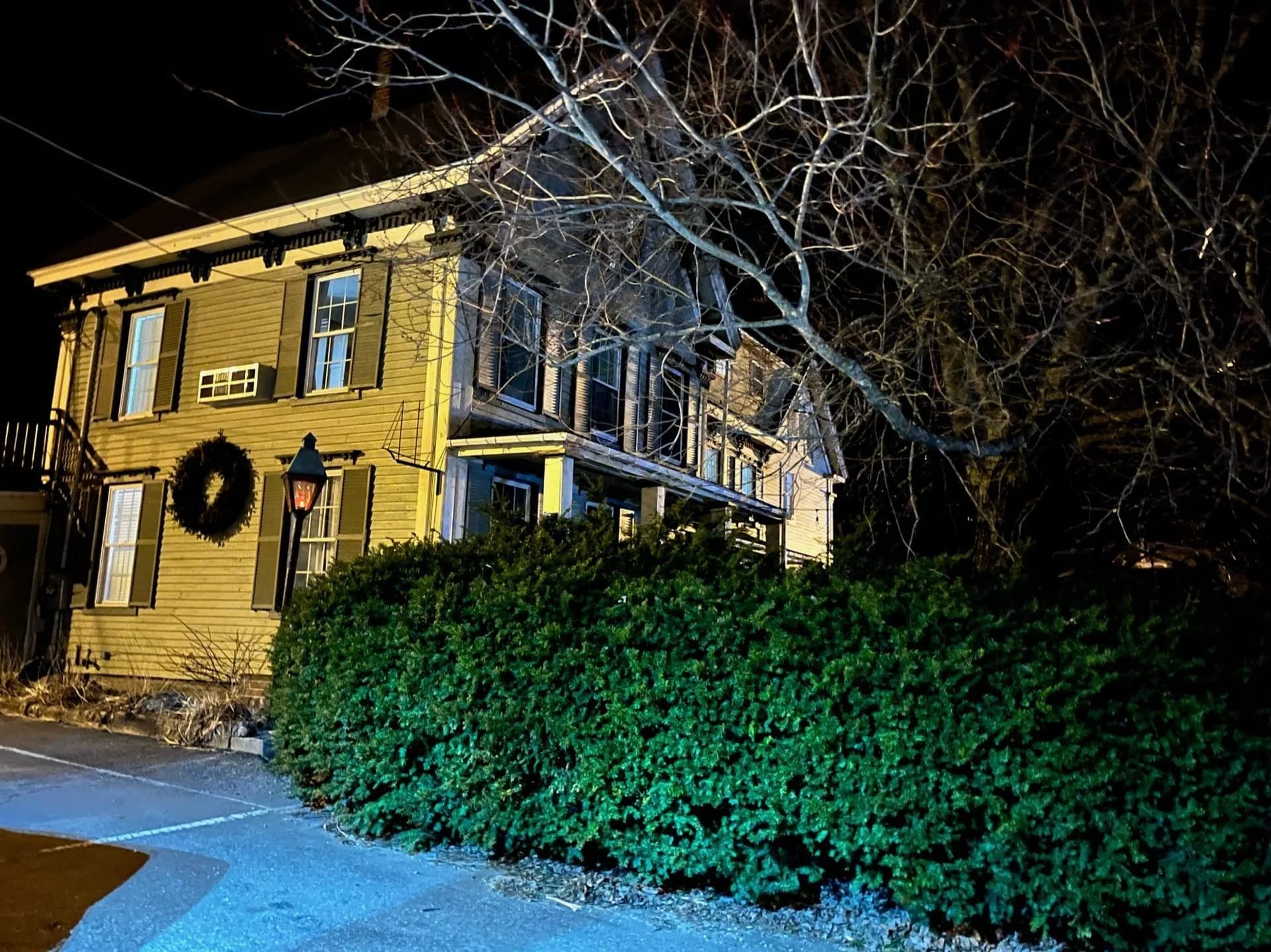 The Thistle Inn at night