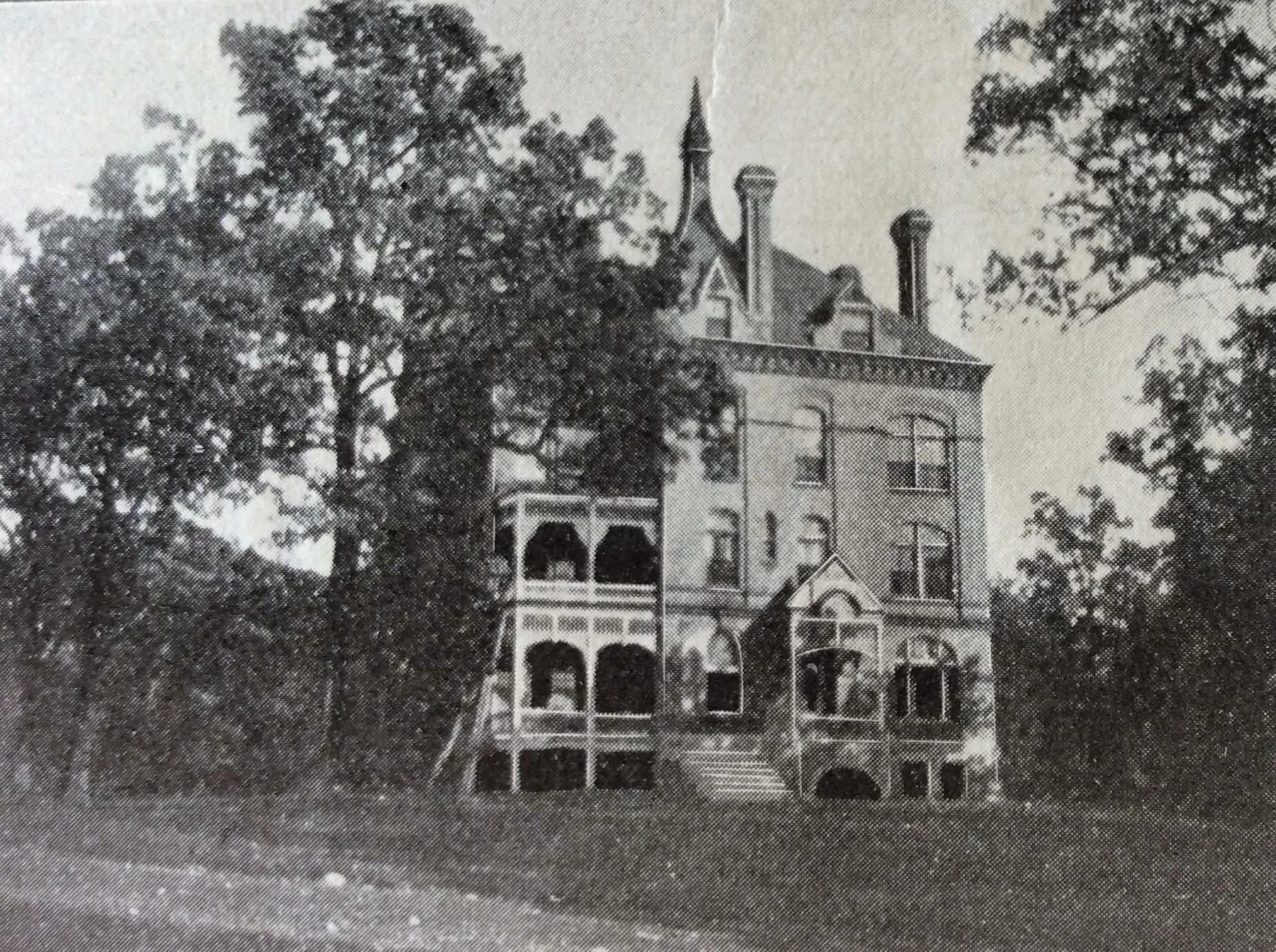 Havenwood Apartments: Ghosts of Oakwood Sanatorium