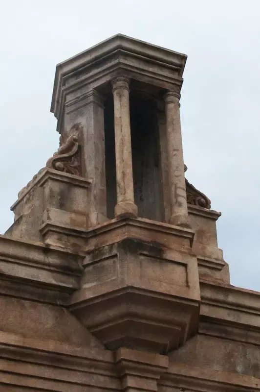 A building with a chimney on top of it
