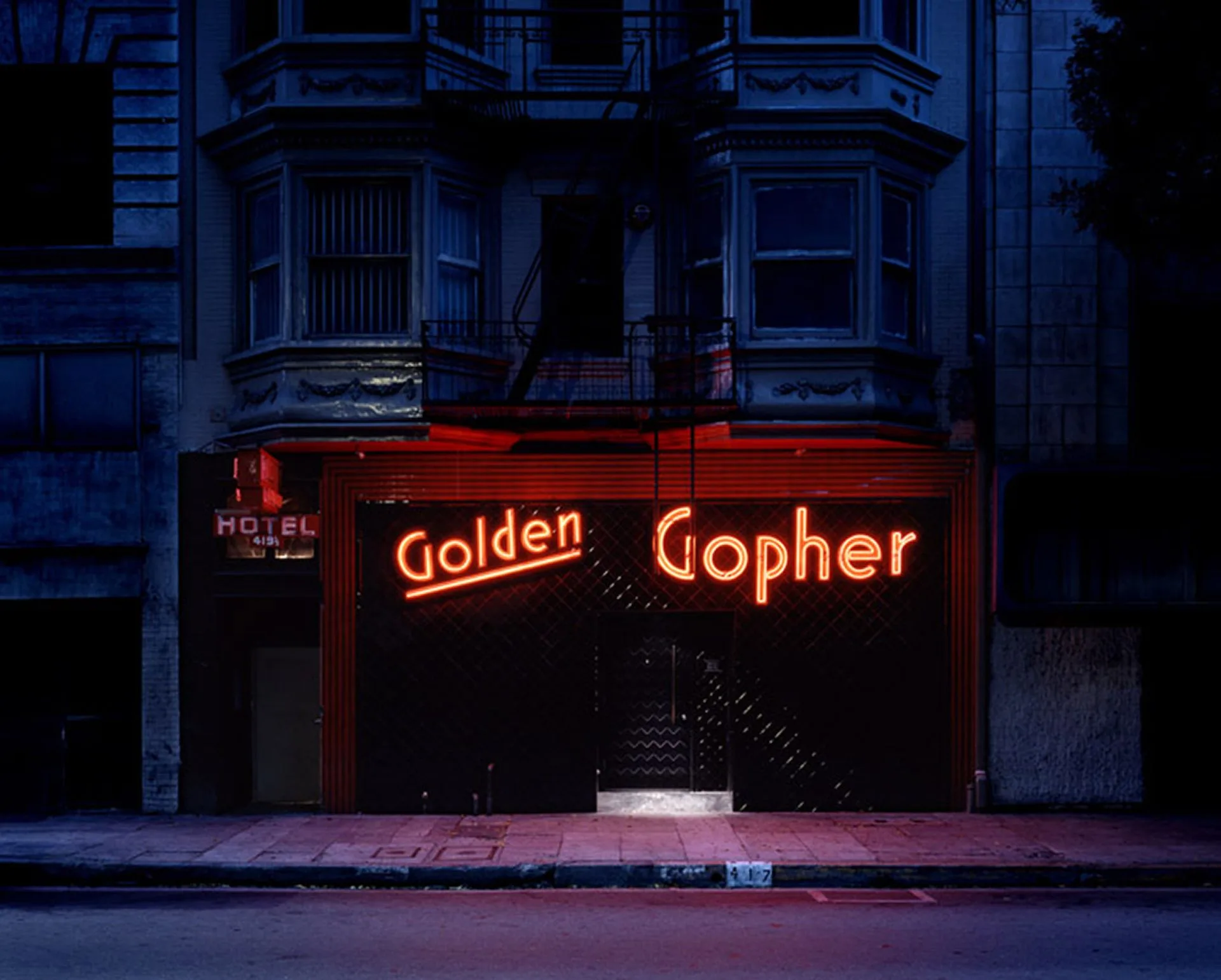 A building with a neon sign that says golden gopher
