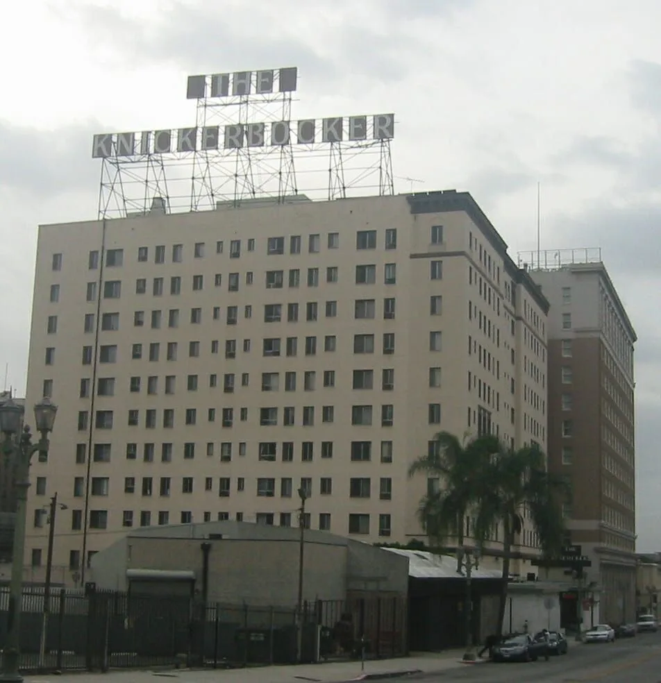 A large white building with a sign on top that says ' a & r '
