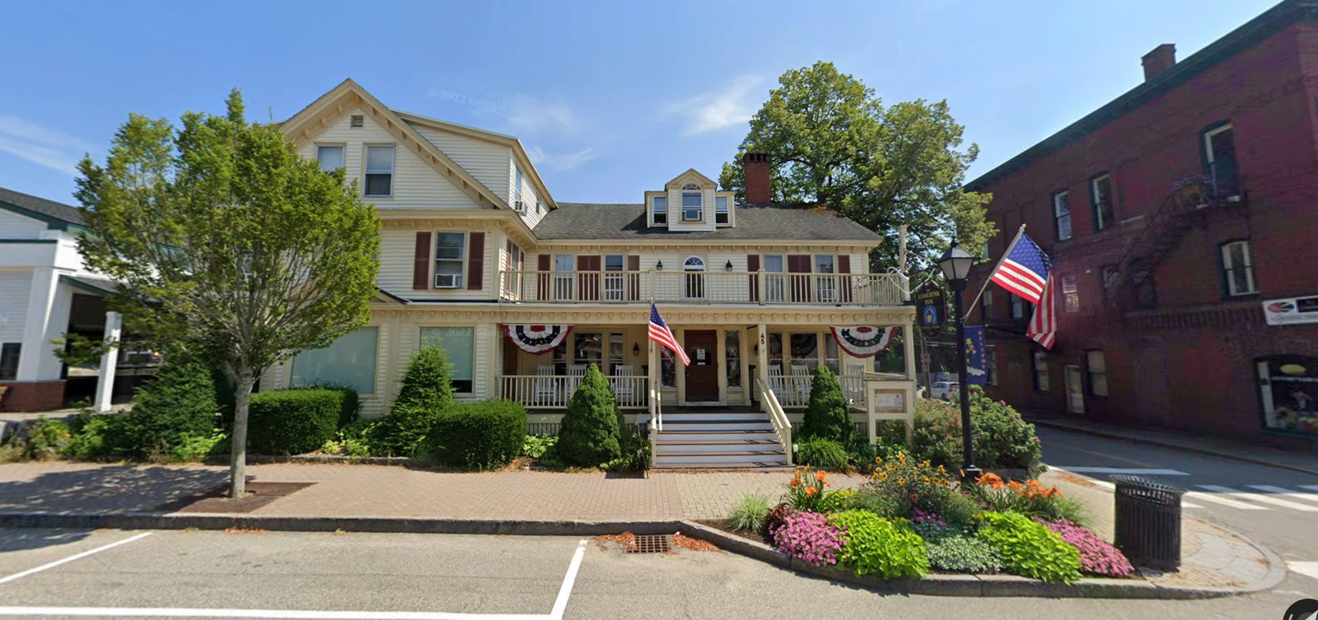 The Kennebunk Inn at night